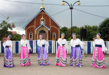 Народный вокальный ансамбль "ВЕРА" им.Ю.Новикова с концертной программой для жителей села Яблоновый Овраг Народный вокальный ансамбль "ВЕРА" им.Ю.Новикова с концертной программой для жителей села Яблоновый Овраг
